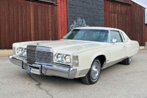 Chrysler New Yorker Brougham Hardtop –74