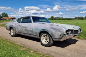 Oldsmobile Cutlass Sport 2dr stolpe –68