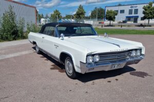 Oldsmobile Ninety-Eight convertible –63