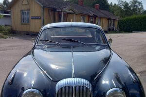 Daimler 250 V8 –64