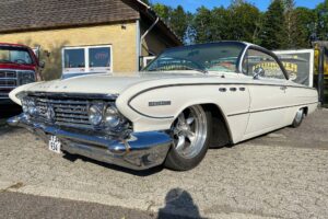 Buick Invicta Custom Bubbel Top –61