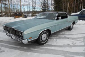 Ford LTD Brougham 2dHT –72