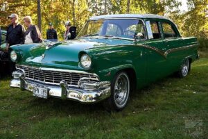 Ford Fairlane –56