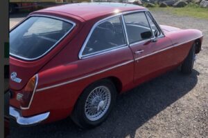 MG B GT –73