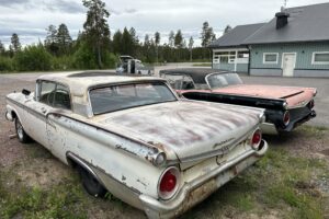 Ford  Skyliner och 2d HT säljes –59